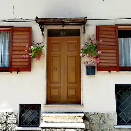 Casa Sul Lago Parco Nazionale D'abruzzo - House On The Lake Side Apartament Barrea