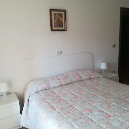 Casa Sul Lago Parco Nazionale D'abruzzo - House On The Lake Side Apartment *