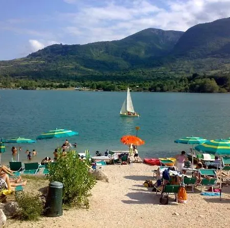 Apartament Casa Sul Lago Parco Nazionale D'abruzzo - House On The Lake Side *