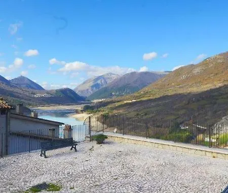 Apartament Casa Sul Lago Parco Nazionale D'abruzzo - House On The Lake Side