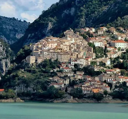 Casa Sul Lago Parco Nazionale D'abruzzo - House On The Lake Side Apartament *