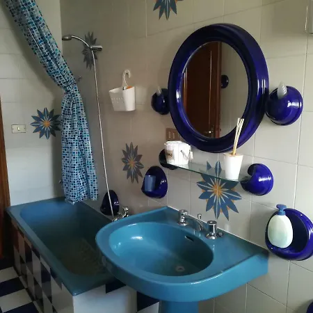 Apartament Casa Sul Lago Parco Nazionale D'abruzzo - House On The Lake Side *